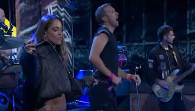 Video: Tini cantó junto a Coldplay en el Saturday Night Live | Espectáculos