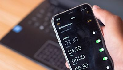 iPhone Alarms On Mute Again: Apple Acknowledges Issue, But No Fix Timeline Yet - Apple (NASDAQ:AAPL)