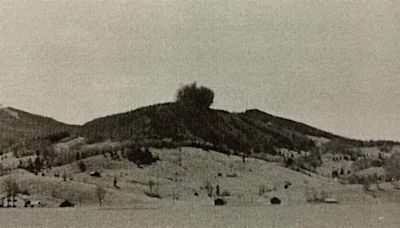 Vor 80 Jahren: Brennendes Flugzeug stürzte in Schlehdorf führerlos auf Berg – Großer Waldbrand