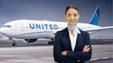 Toma aire antes de saber cuánto gana un auxiliar de vuelo de United Airlines en Miami
