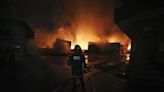 「火球像雨一樣落下！」孟加拉貨櫃倉庫起火爆炸 至少49人死亡、逾300人受傷