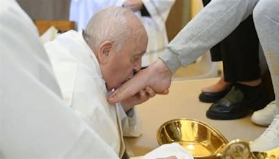 Papa Francisco ofreció la misa de jueves Santo en una cárcel de mujeres