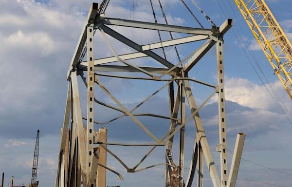 Final major steel truss from Key Bridge collapse blocking full federal channel removed