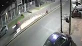 Iba a toda velocidad con su moto por Merlo y murió tras chocar contra un poste de luz: investigan si corría una picada