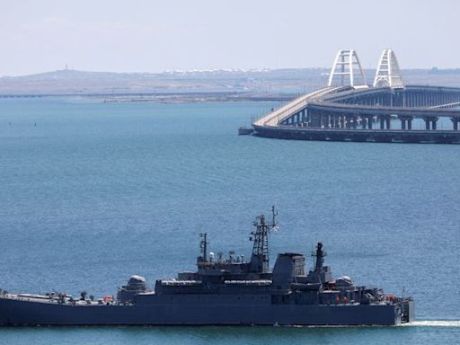 Ukraine accuses Russia of flouting maritime law beside Crimea