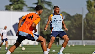 Mbappé ya suda en el césped de Valdebebas