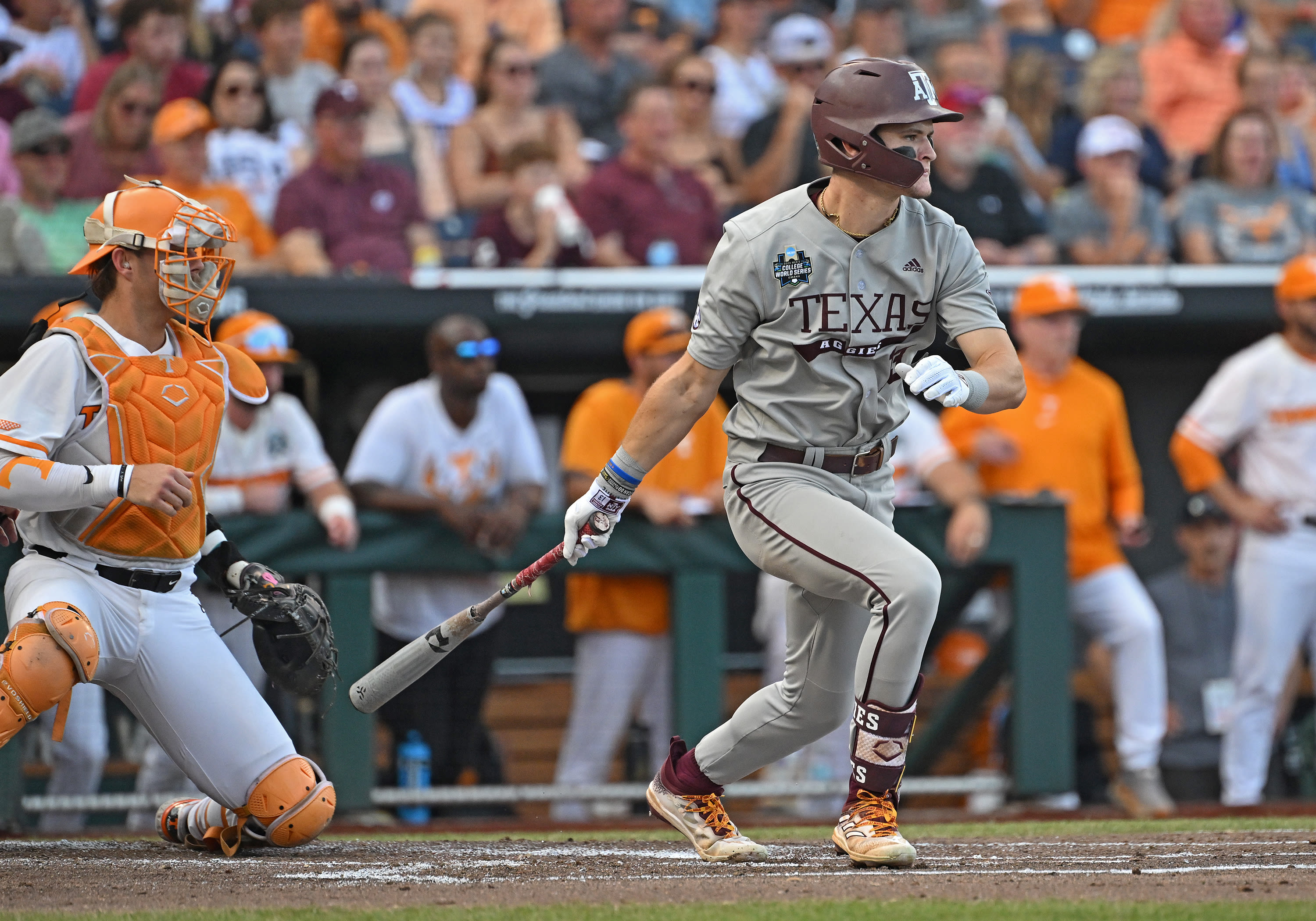 Men's College World Series Finals: Texas A&M pummels Tennessee in Game 1