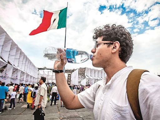 Ola de Calor en México: ¿Cuáles son las mejores marcas de agua embotellada, según Profeco?