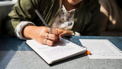 Journaling kann helfen, schwierige Emotionen zu verarbeiten und zu kommunizieren – so könnt ihr damit anfangen