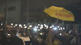 影／不捨香港《蘋果日報》停刊 民眾揮舞手電筒聲援