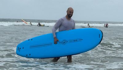New San Diego State football coach Sean Lewis embraces SoCal culture with Pacific Beach surfing lesson