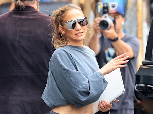 Jennifer Lopez Photographed With Wedding Ring Amid Ben Affleck Split Rumors