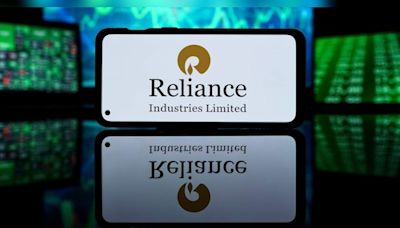 Reliance Industries Q1 Results: Net profit of ₹15,138 crore, revenue rises 11% from last year - CNBC TV18