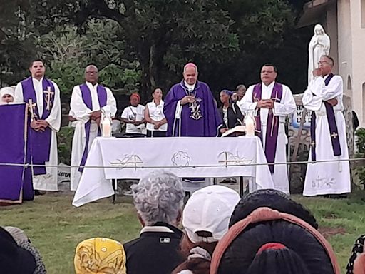 Iglesia Católica inicia actividades de Semana Santa con viacrucis entre parroquia