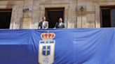 Canteli y Peláez tiñen de azul el Ayuntamiento de Oviedo: 'Debemos empujar todos al equipo'