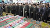 Jamenei encabeza los rezos en los actos funerales celebrados por Raisi en la capital de Irán