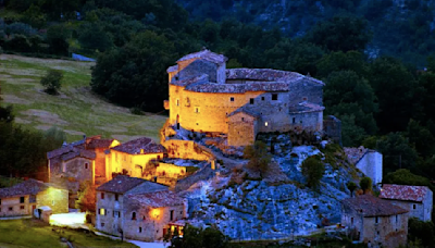 Este nuevo hotel castillo italiano te invita a dormir en medio de 1.000 años de historia