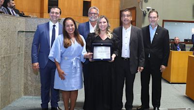 Toda-poderosa do trigo do ES, Eduarda Buaiz recebe homenagem na Assembleia