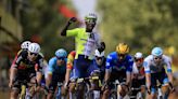 Girmay hace historia en el Tour el mismo día que Carapaz se viste de amarillo