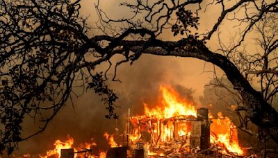 Massive fire near Oroville forces thousands to flee