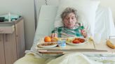 La alimentación de las personas mayores en el hospital es clave para su recuperación