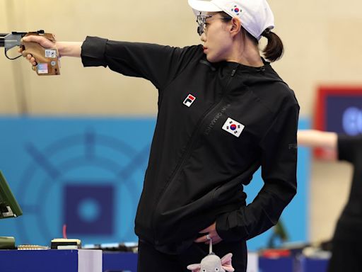 Olympic Shooter Wins Over The Internet After She Breaks World Record In Coolest Way