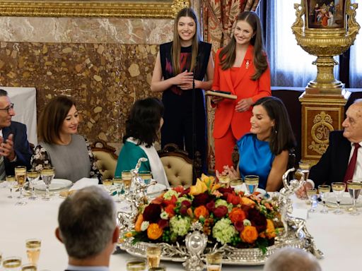 Vídeo | La princesa Leonor y la infanta Sofía intervienen por sorpresa en el Palacio Real: “Perdón por colarnos”