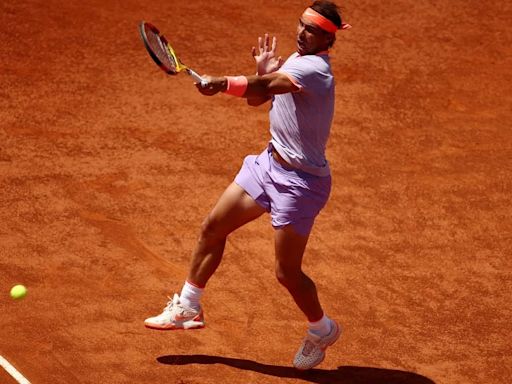 Nadal ‘baila’ sobre la tierra de Roma: capaz de ganarle el punto a Bergs después de caerse en pleno intercambio