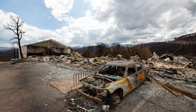 Lightning strike blamed for wildfire that killed 2 people in New Mexico, damaged 1,400 structures