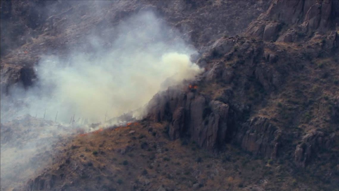 Crews battle Siphon Fire burning northeast of Apache Junction