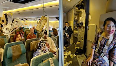 1 dead, 71 injured as Singapore Airlines flight hits severe turbulence