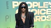 Lenny Kravitz stops show for Denzel Washington call