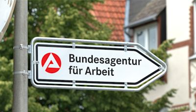 Arbeitslosenquote fällt auf sechs Prozent - Deutscher Arbeitsmarkt trotzt schwacher Wirtschaft