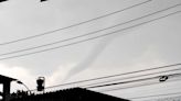 FOTOS: Reportan formación de "cola de agua" en Toluca; dejó granizo y vientos que se llevaron árboles y techos | El Universal