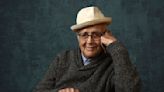 Fallece el productor de televisión Norman Lear de “All in the Family” a los 101 años