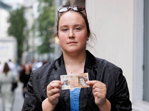 ‘Why is it so hard to spend a £10 note in central London?’