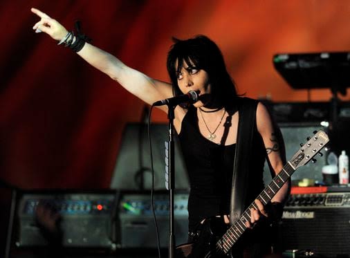 On Joan Jett Night, a celebration for women who love rock ’n’ roll - The Boston Globe