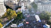 Histórica marcha universitaria en Buenos Aires: «Los problemas que tenemos se resuelven con más educación»