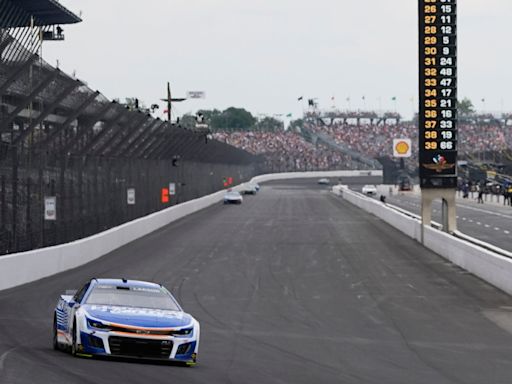 Kyle Larson races to his 1st Brickyard 400 victory, after a late charge through field