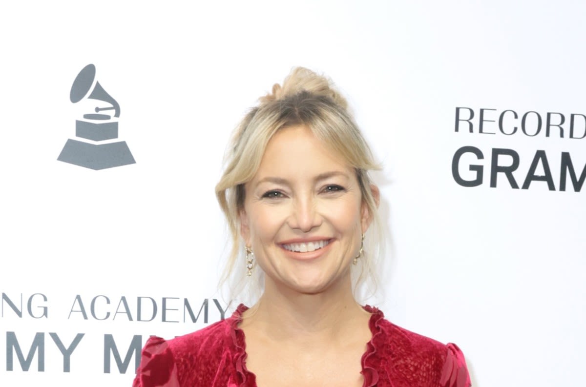 Fans Say Kate Hudson Looks ‘Exactly Like’ Mom Goldie Hawn in White Dress With Thigh-High Boots: ‘Naturally Stunning’