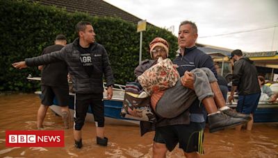 Enchentes no Rio Grande do Sul: as fotos mais emocionantes de resgates