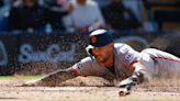 Giants unable to hold on late, lose to Padres in season opener