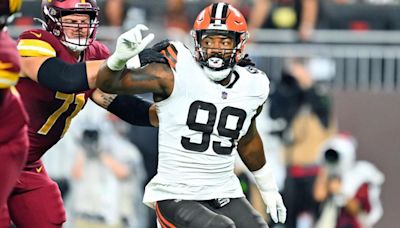 Za'Darius Smith injury: Browns veteran pass rusher carted off practice field with unknown injury