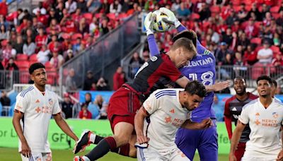 Deadspin | Sergio Santos' late goal lifts streaking FC Cincinnati past Toronto FC