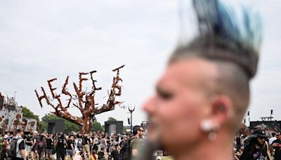 Législatives 2024 : Au Hellfest, « on essaye de laisser les emmerdes à la porte » (de l’enfer)