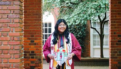 “Un lápiz pesa menos que una pala”: Cómo una joven indocumentada logró graduarse de la universidad - La Noticia
