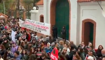 Protesta frente a la Quinta de Olivos en contra de los recortes en discapacidad