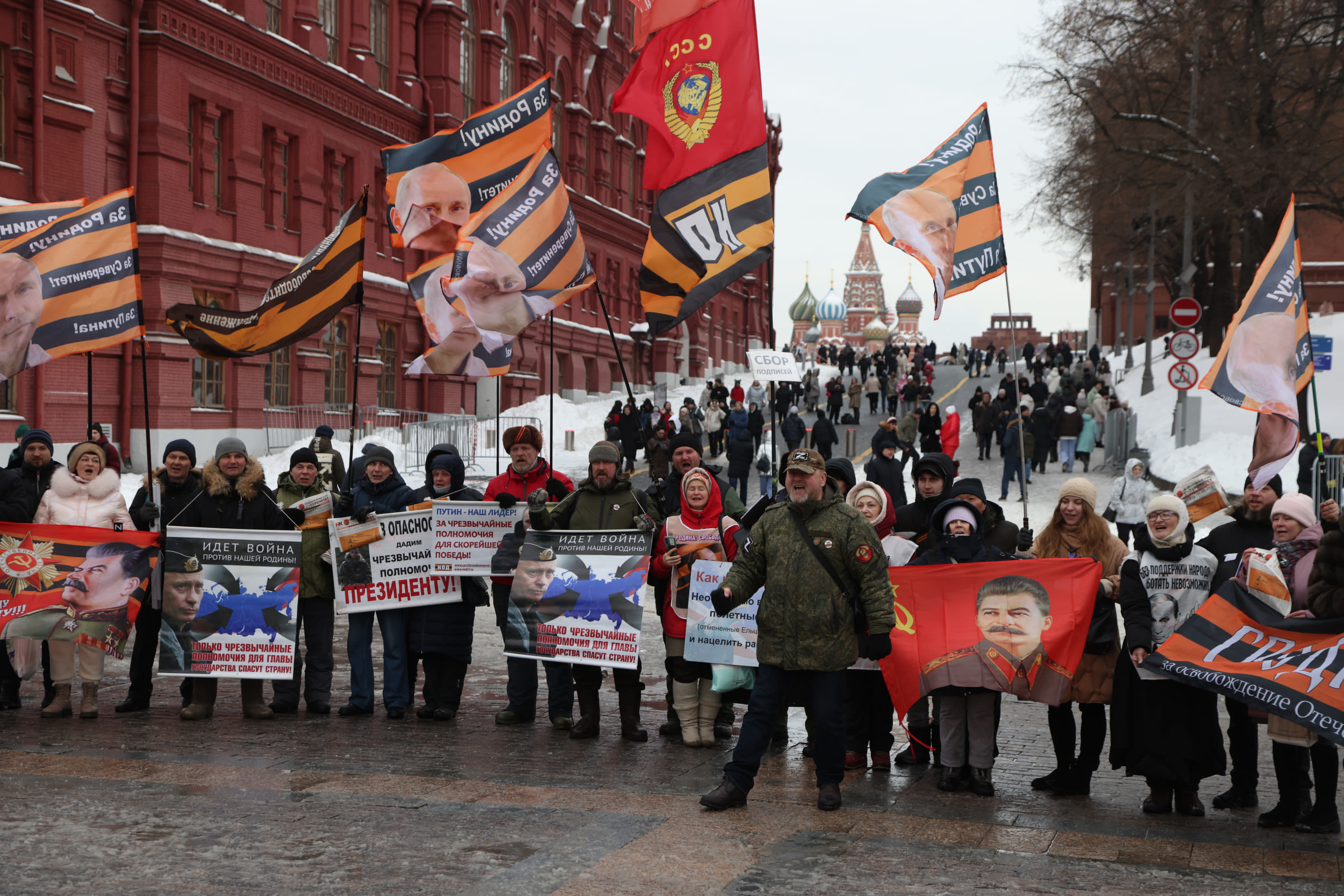 Russia protest demands nuclear weapons be aimed at US cities