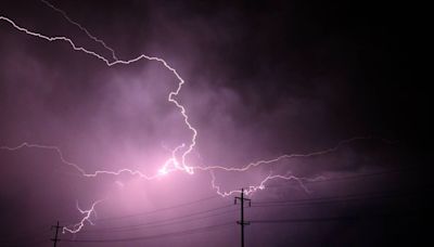 UPDATE: Severe thunderstorm watch affecting North Texas Tuesday morning, says the NWS