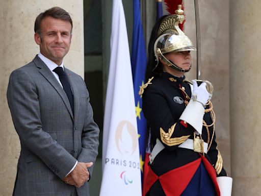Presidente francés afirma que mantendrá el gobierno en funciones durante Juegos Olímpicos